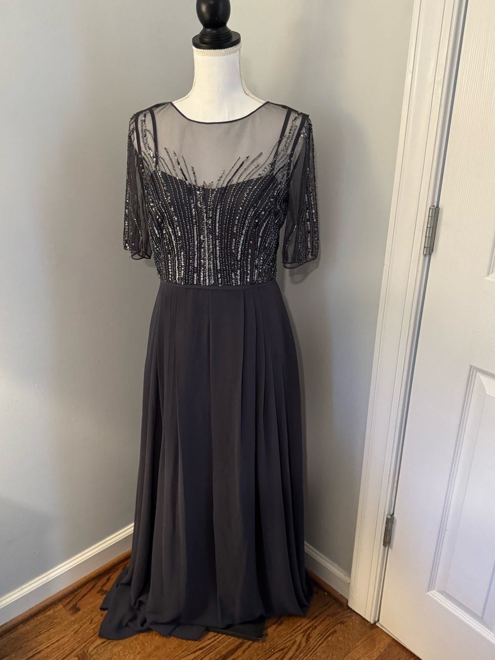 ADRIANNA PAPELL Beautiful Charcoal Gray Beaded gown. Size 8